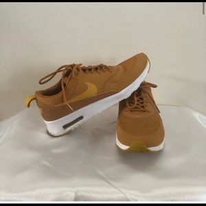 Nike camel sneakers